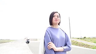 甘美な色気の美人妻が秘めたる性欲開放してクンニや手マンで喘ぐ