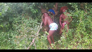 Fucking in the Bush with Natural Breeze Is Very Good and Sweet