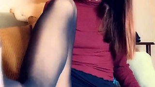 Amateur Foot Fetish Girlfriend Sucks and gives a Footjob