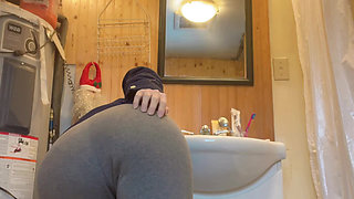 hana at kitchen cooking  then she need go to pee on toilet