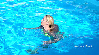 Face and Hard Fuck Rimming Squirting's by the Pool
