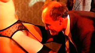Blonde hotie makes a retro peep show for old dudes
