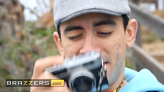 Brazzers - exhibitionist Jada Sparks meets tourist jordi in public & determines to get a supreme dosage of fucking with him