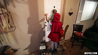 Dont break me - Kharlie Stone has plans to hammer up a halloween fest, but after she catches sight of her neighbor's Big Cock