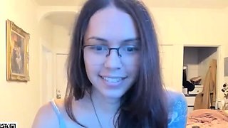 Amateur webcam girl masturbate big dildo