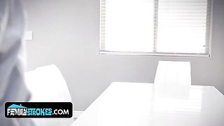 Family Strokes featuring Joslyn James and Tommy Gunn's cumshot xxx