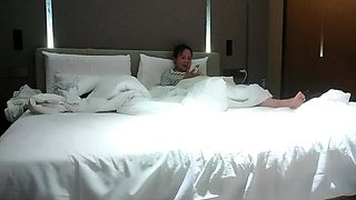 Amateur gives husband blowjob live on cam