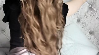 Brunette solo masturbation on webcam