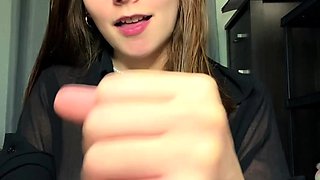 Cute amateur teen girl toying her pussy in bed on cam